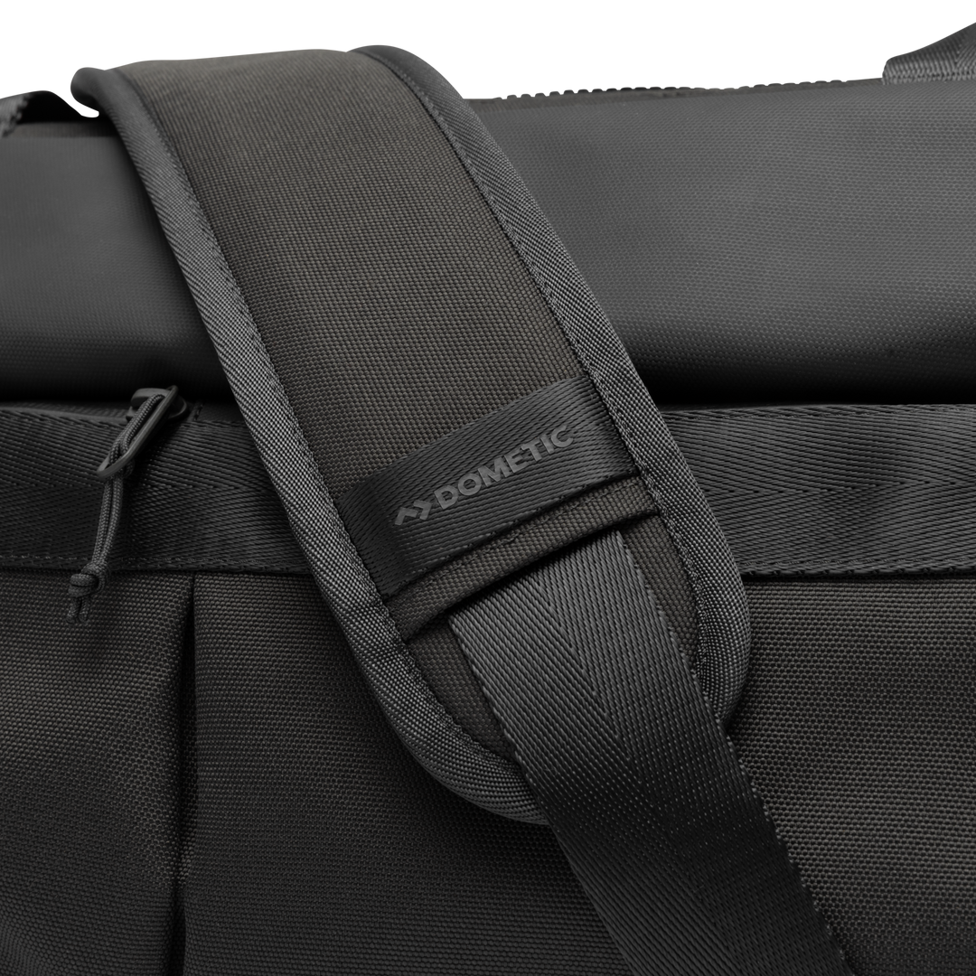Dometic Unrestricted Duffel 25L laptop sleeve detail