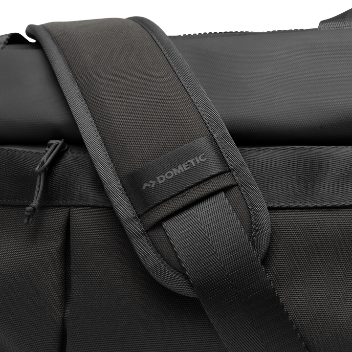 Dometic Unrestricted Duffel 25L laptop sleeve detail