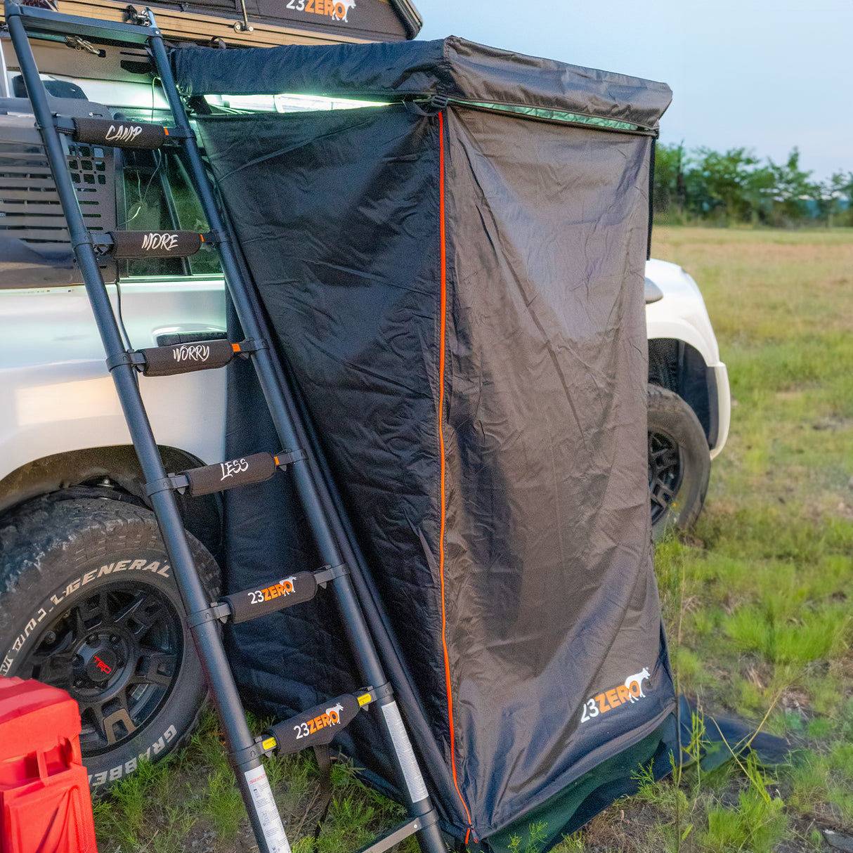 23ZERO KESTREL VEHICLE SHOWER TENT IN FULL-PRIVACY BLACK