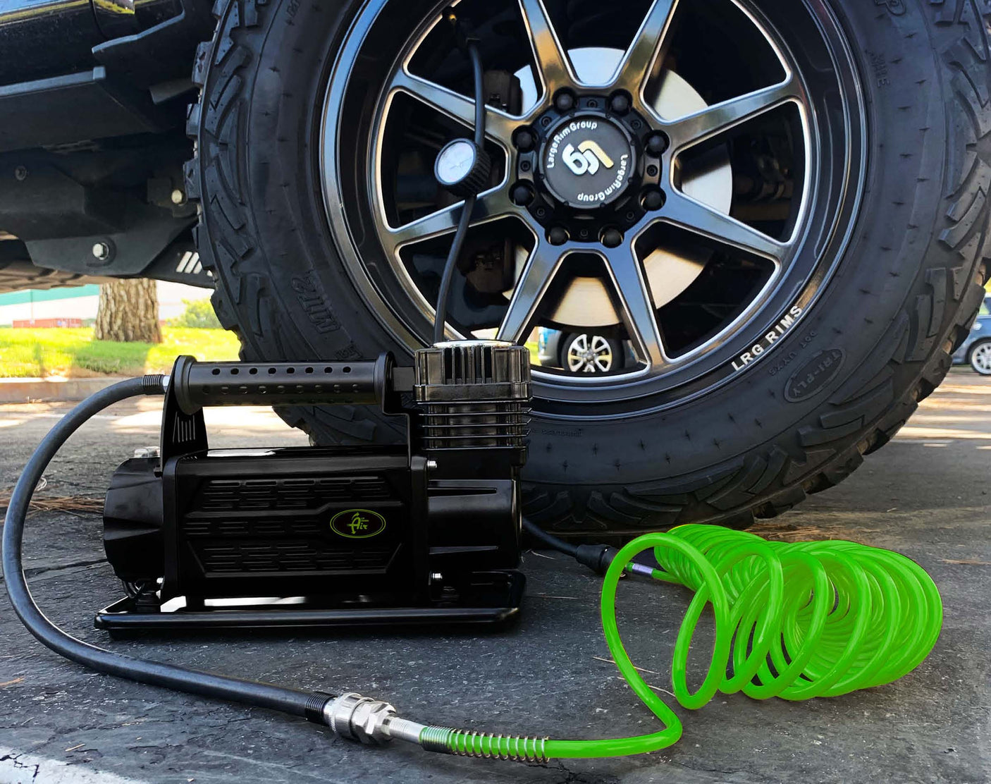 Up Down Air Air Compressor System 5.6 CFM With Storage Bag